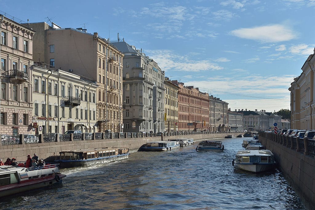 Rivière Moyka depuis le pont Pevchesky à Saint Petersbourg - Photo Wolfgang Moroder