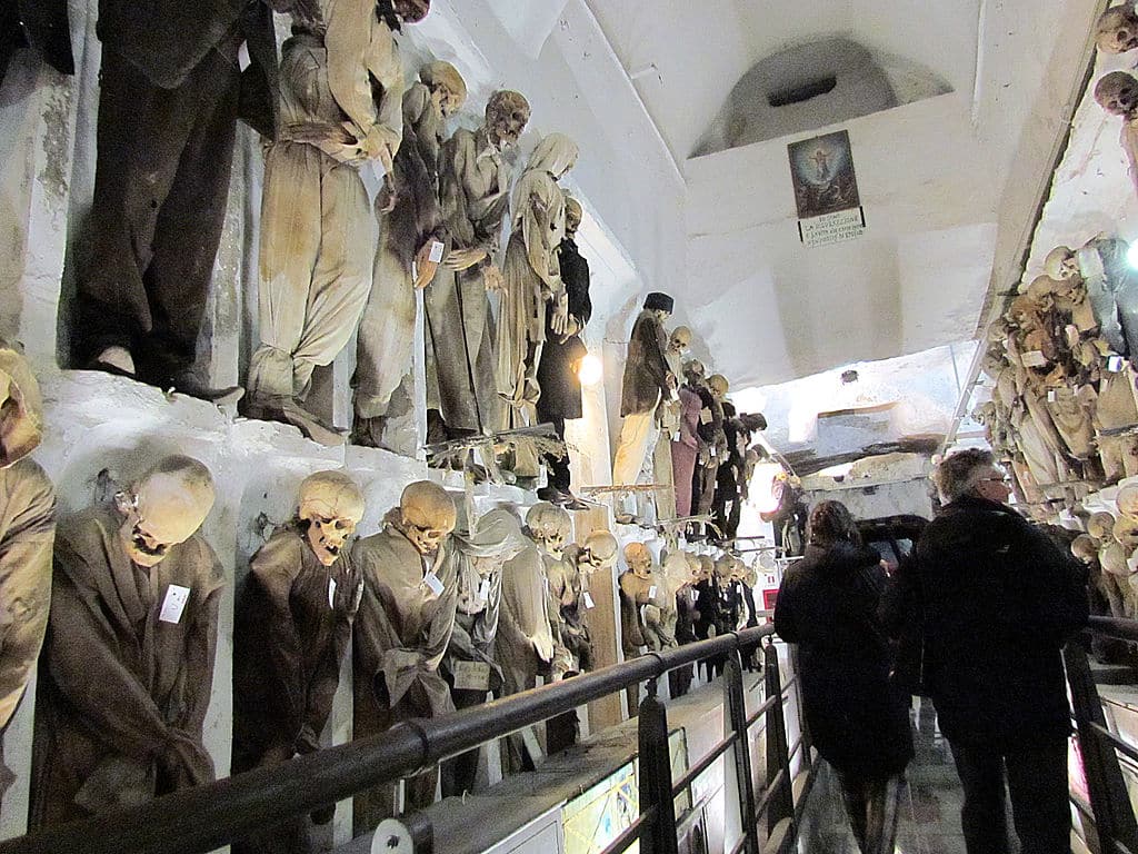 Dans les catacombes des Capucins à Palerme – Photo de Gmihail