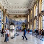 Gare de Porto-São Bento : Azulejos et train pour la plage