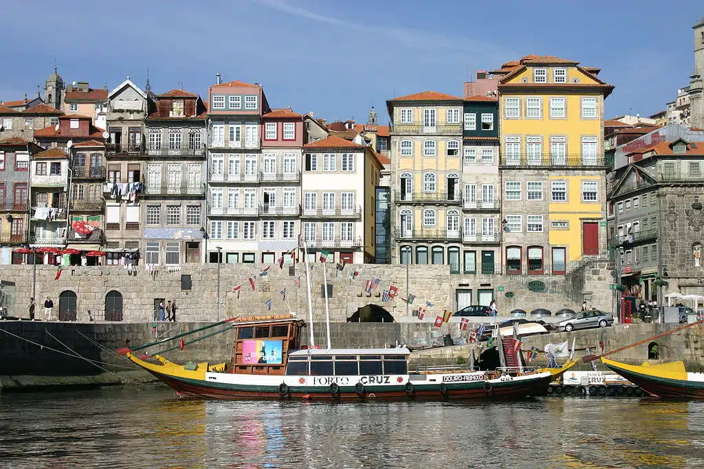 > Maisons colorées du quartier de la Ribeira à Porto - Photo de António M.L. Cabral