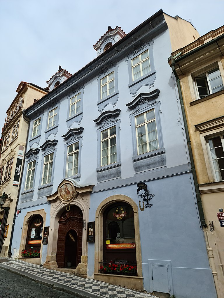 Accès au Chateau via la rue Nerudova dans le quartier Mala Strana à Prague - Photo de Ricardalovesmonuments