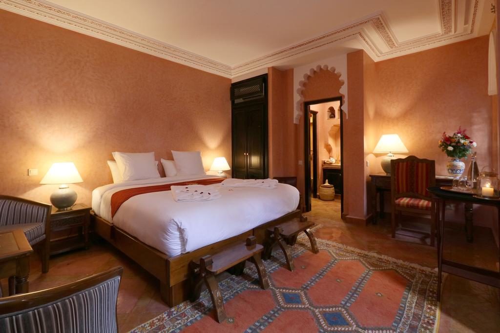 Chambre confortable de l'hôtel-riad Omara al Kasbah à Marrakech