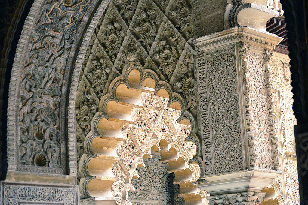 Détail architectural du Palais Alcazar de Séville – Photo de Harvey Barrison