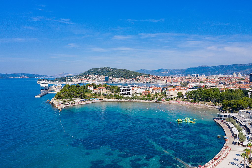 Plage Bacvice à Split vue du ciel - Photo de dronepicr - Licence ccby 2.0