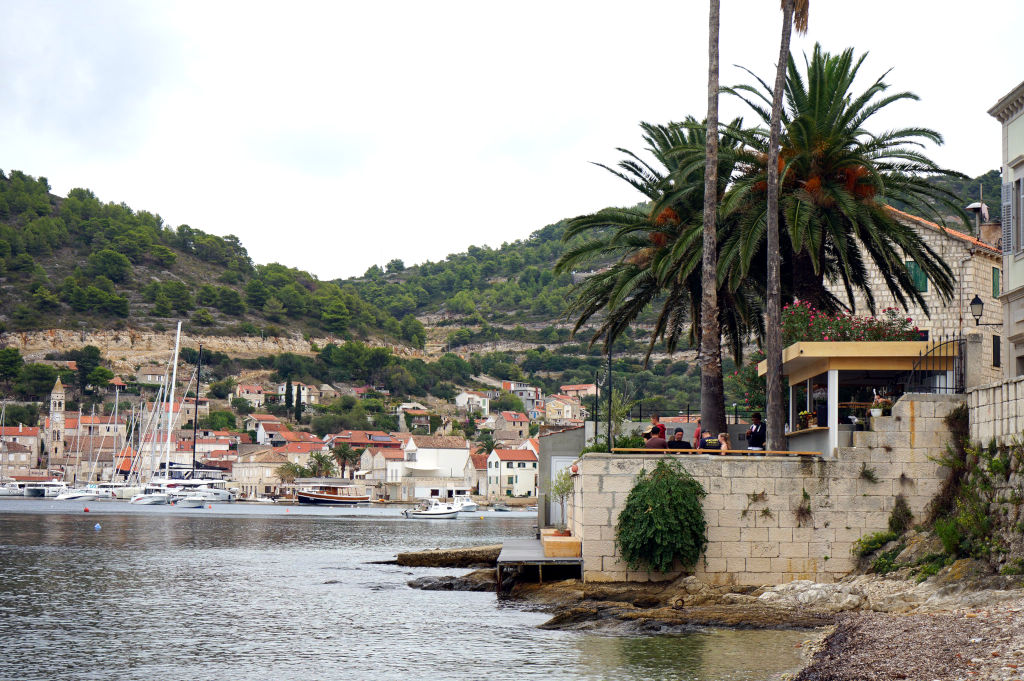 Bistro Frutarija à Vis.