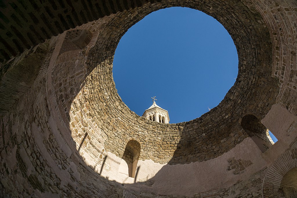 Oculus du vestibule de la cathédrale de Split - Photo de Sumitsurai - Licence ccbysa 4.0