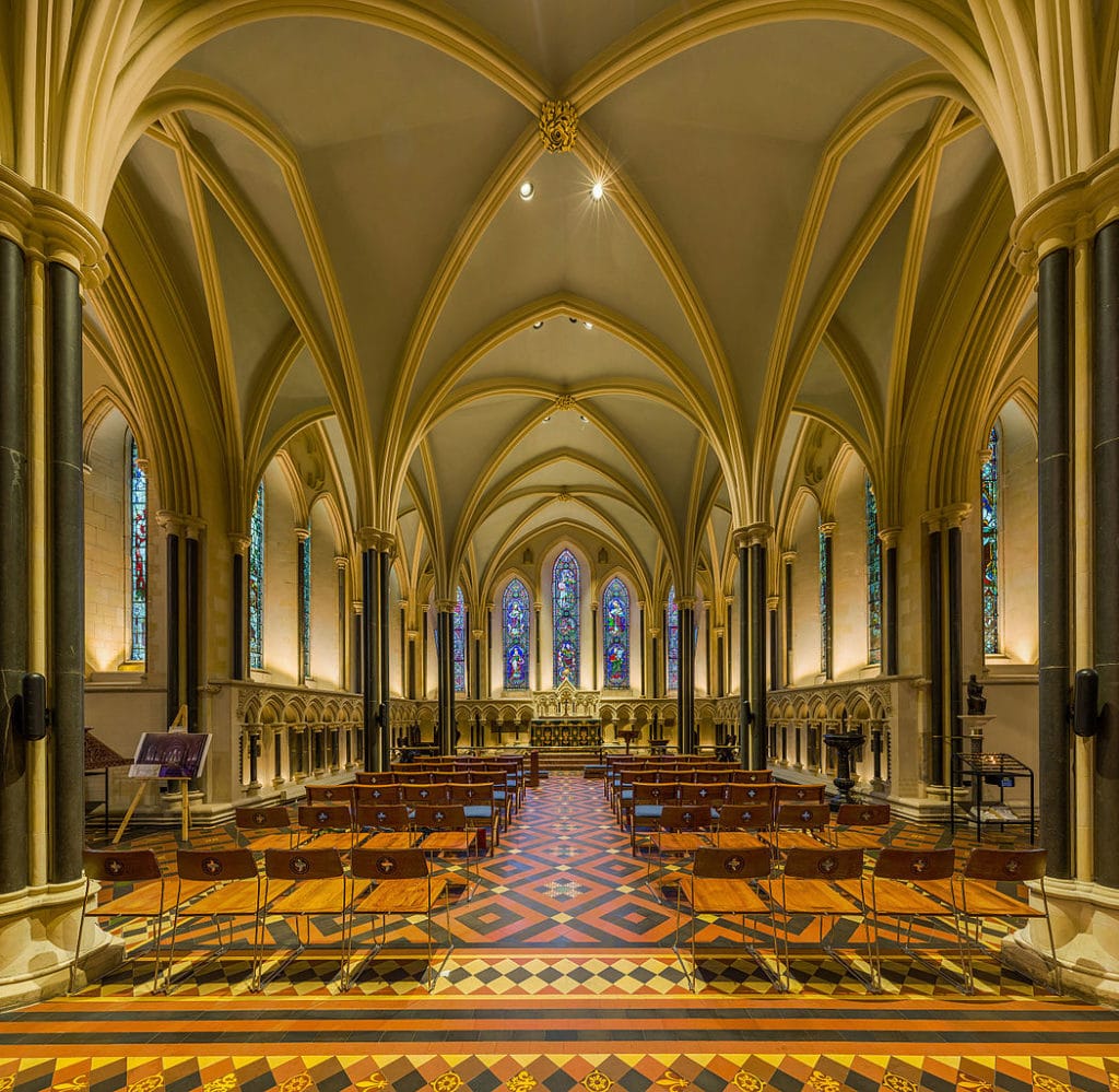 ne des chapelles de la Cathédrale Saint Patrick de Dublin - Photo de DAVID ILIFF License- CC BY-SA 3.0