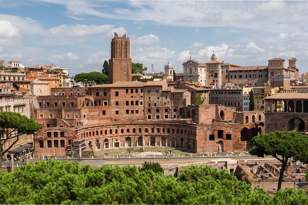 Le marché de Trajan vu depuis le monument à Victor Emmanuel II à Rome - Photo Jebulon