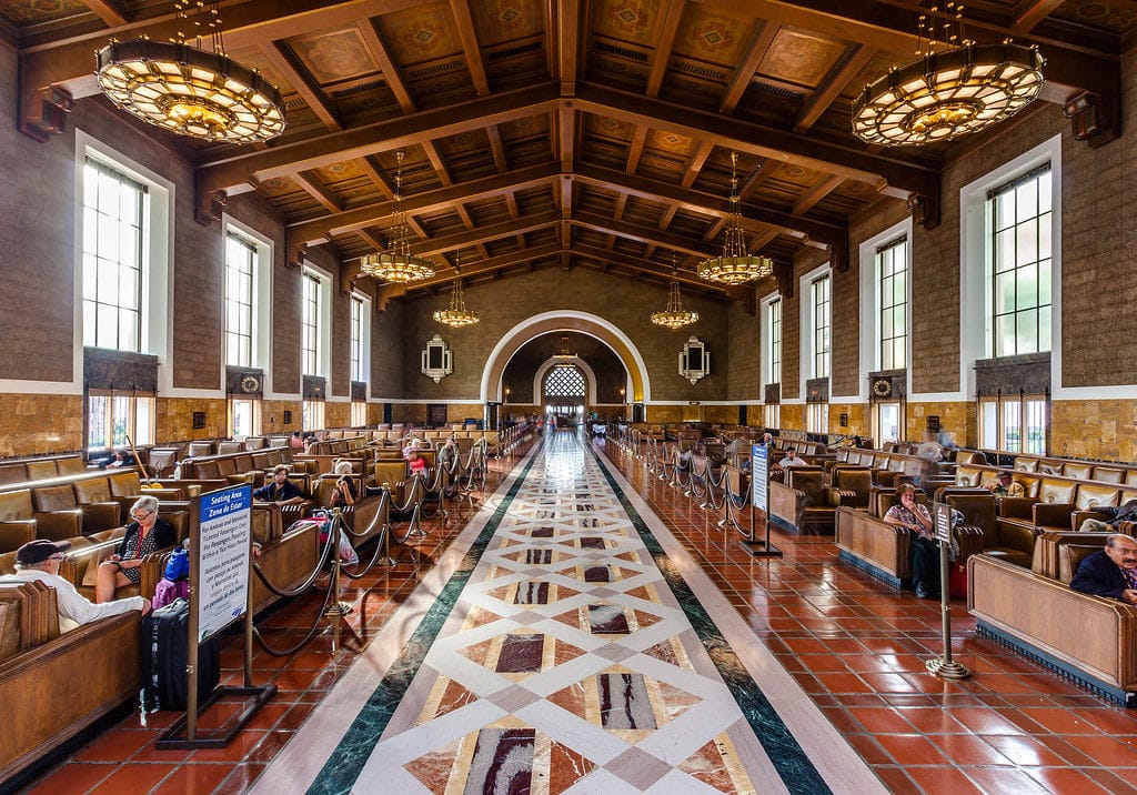 Salle d'attente luxueuse de la gare ferroviaire de Los Angeles : La superbe Union station.