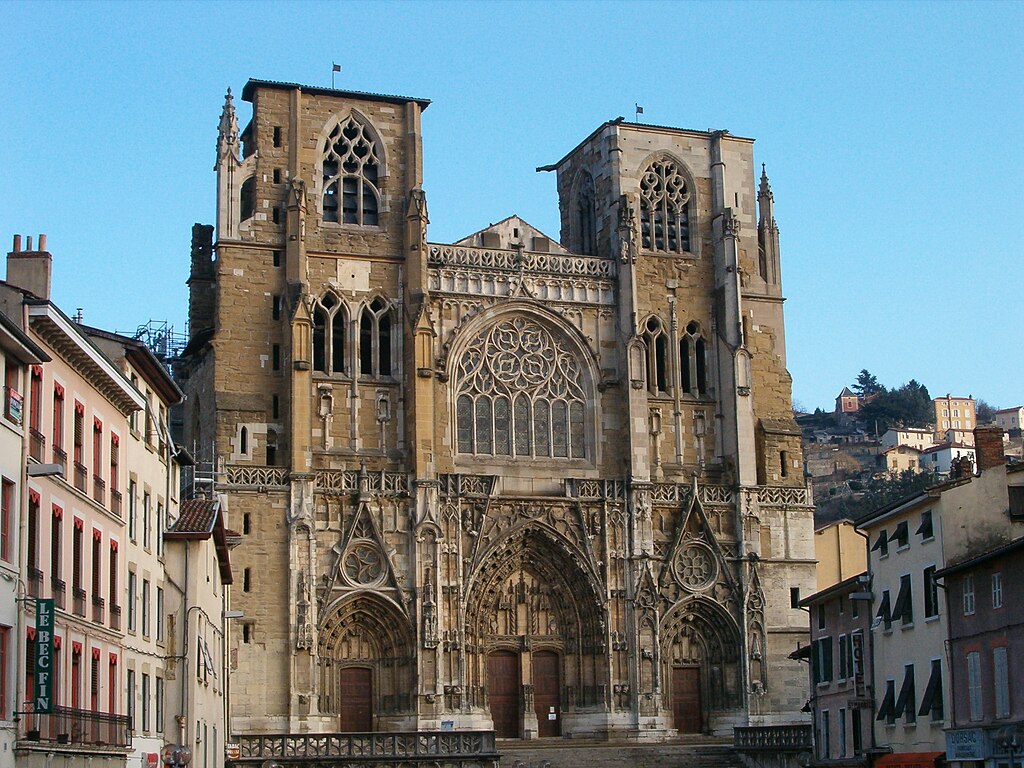 Façade de la Cathédrale de Vienne en Isère.