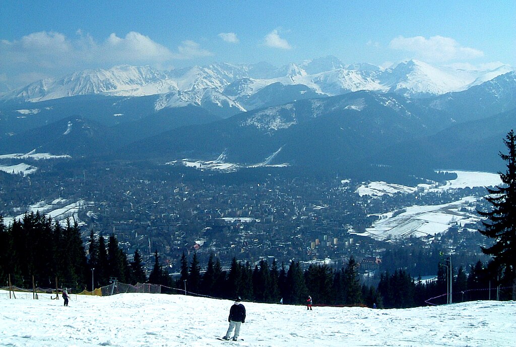 Vue sur Zakopane et sur les Tatras depuis le mont Gubałówka – Photo de Micgryga