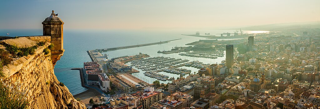 Vue sur Alicante depuis le Chateau Sainte Barbara - Photo de Ximonic / Simo Rasanen - Licence ccbysa 4.0