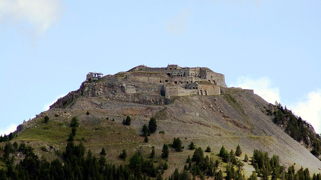 Fort de l'Infernet au dessus de Briançon - Photo de Les Bergers des Pierres Moselle Association