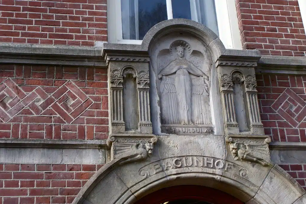 > Entrée du Beguinage à Amsterdam.