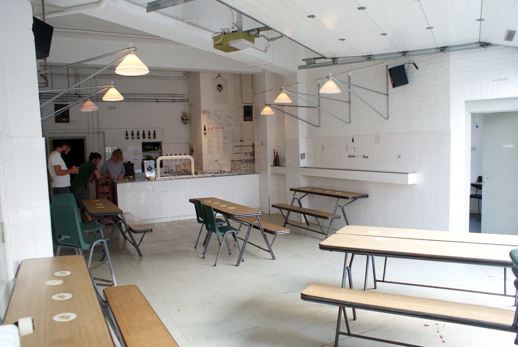 A l'intérieur de la salle de dégustation (ou tap room) du Butcher's Tears à Amsterdam.