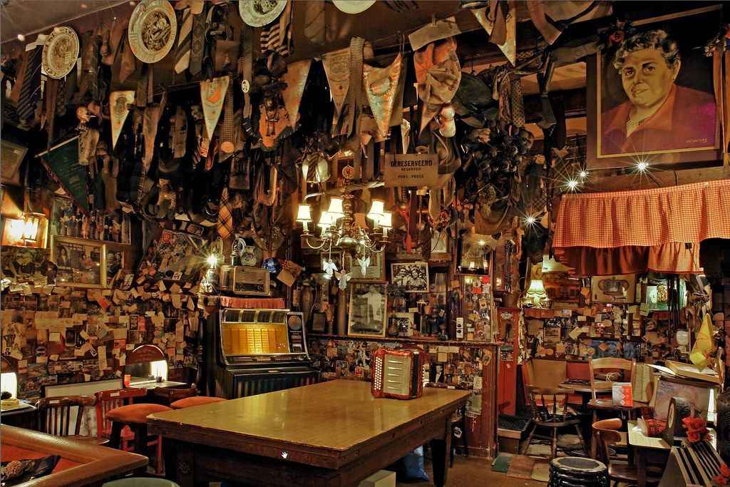 Café brun T’Mandje dans le quartier rouge à Amsterdam.