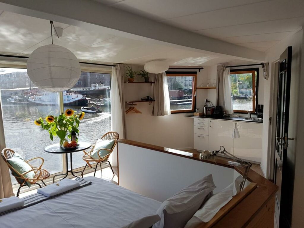 Bed and breakfast Houseboat Concordia à Amsterdam. 