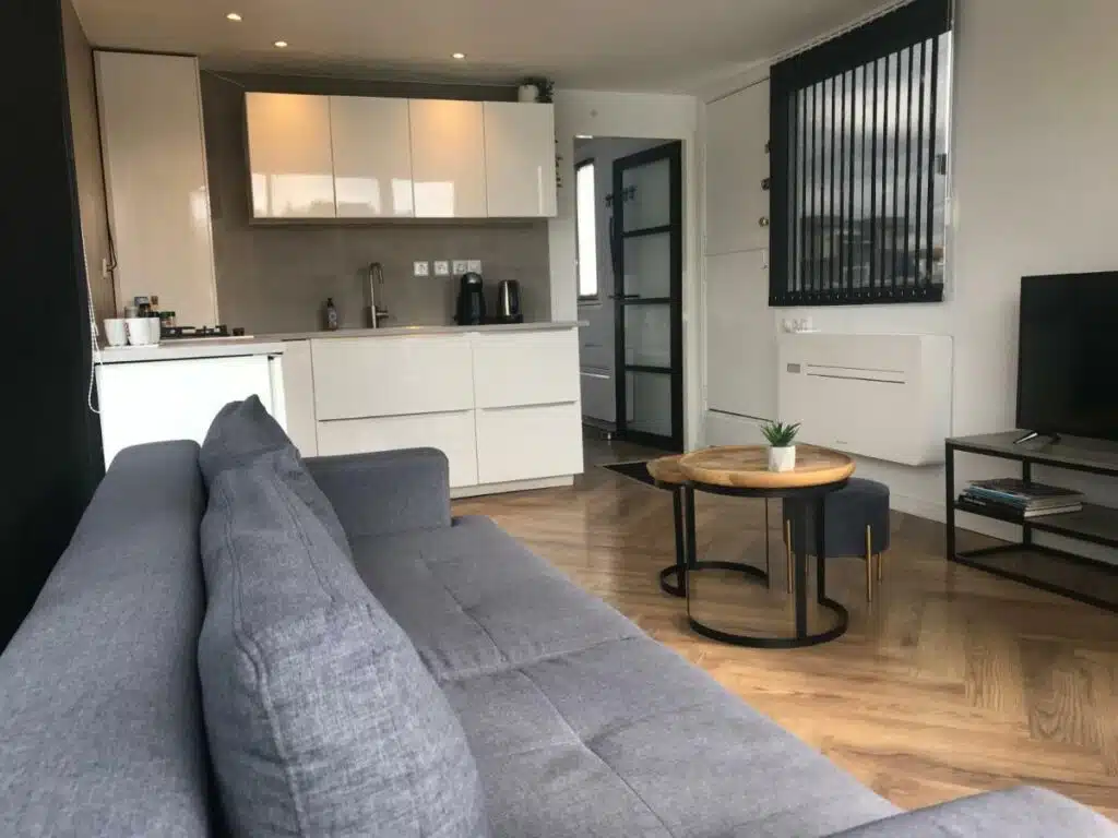 Salon du Quiet Waterloft : moderne, confortable et fonctionnel.