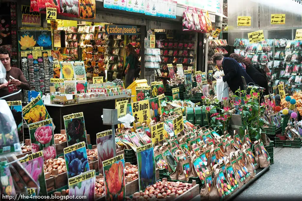 > Marchés aux fleurs du Singel à Amsterdam. Photo de Richard Lee.
