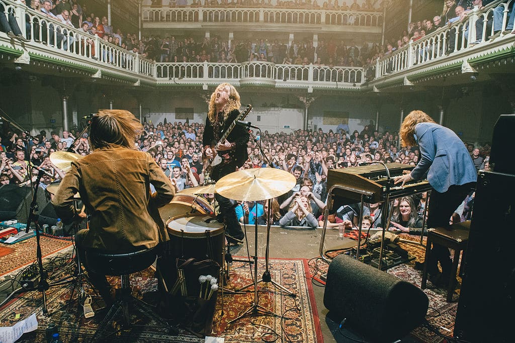 Concert de DeWolff dans l'ancienne église désaffectée du Paradiso dans le quartier de Leidseplein à Amsterdam - Photo de Robinpiso