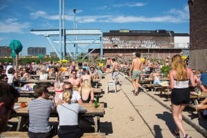 Roest Café, bar industriel dans le port d’Amsterdam