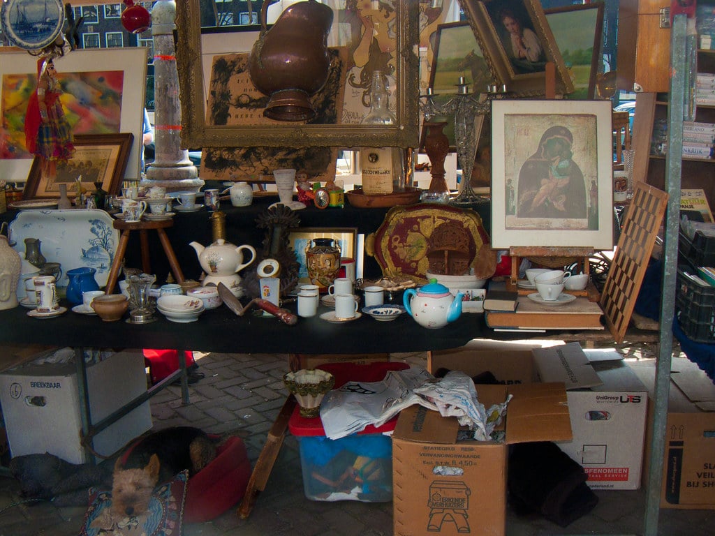 Marché aux puces de Noordermarkt devant la Noorderkerk à Amsterdam – Photo de Chico Boomba - Licence CCBY-ND 2.0