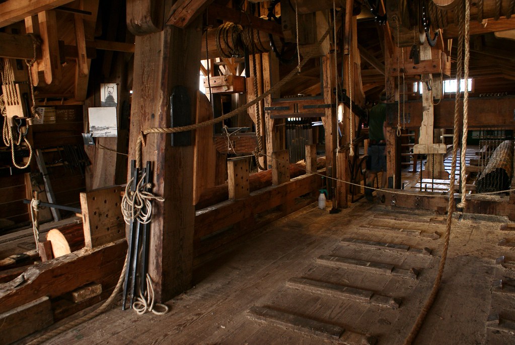 Mécanisme du moulin-scierie. C'est assez superbe et très ingénieux.