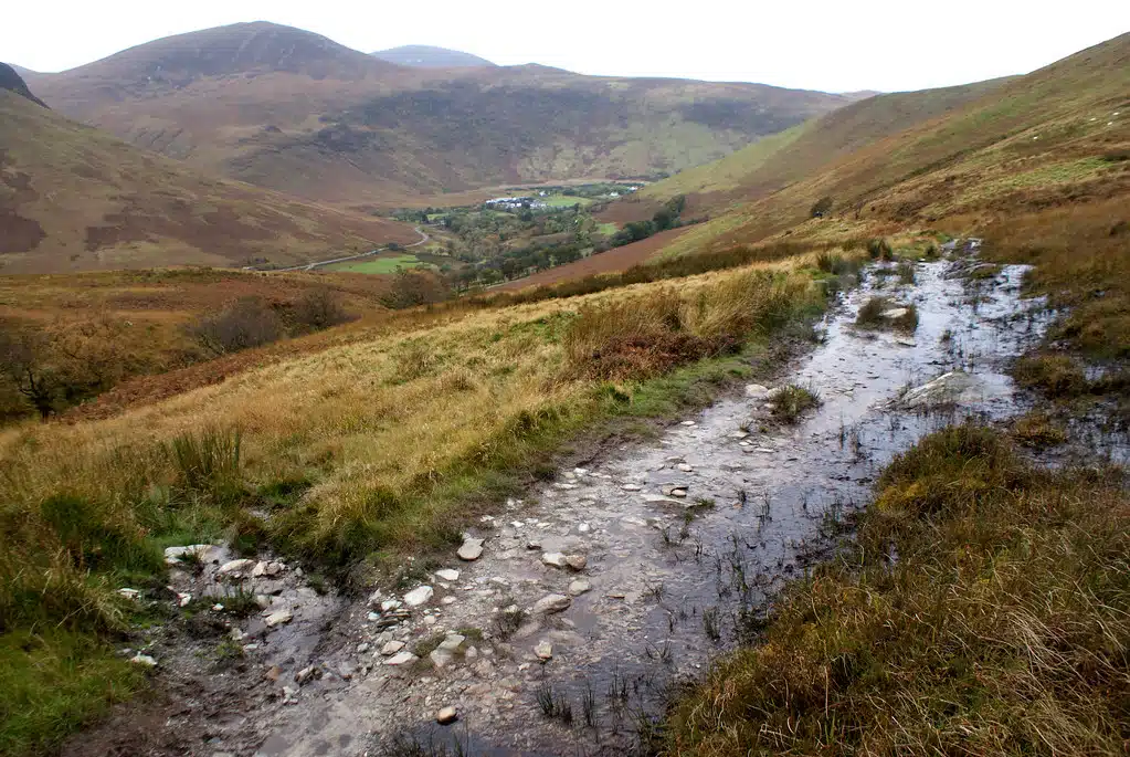 Randonnée au-dessus de Lochranza sur l'île d'Arran en Ecosses.