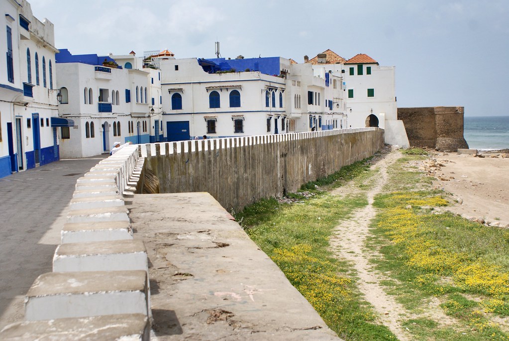 Médina d’Asilah côté mer et plage.