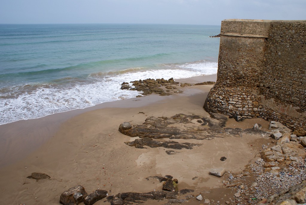 Bout de rempart d’Asilah face à la mer.