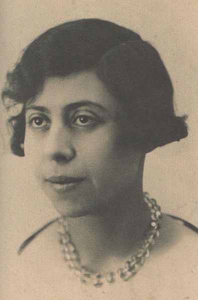 Irène Némirovsky est une écrivaine juive russe d'expression française assassinée à Auschwitz. Elle est le seul écrivain à qui le prix Renaudot ait été décerné à titre posthume.