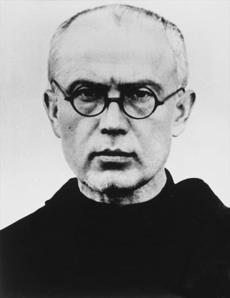 Maximilian Kolbe, prêtre catholique ayant choisi la mort à la place d'un autre homme, assassiné à Auschwitz.