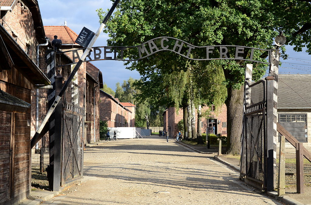 L'entrée dans le Camp d'Auschwitz I à Oswiecim.