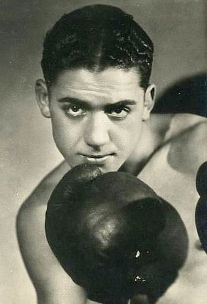 Victor "Young Perez" est un champion de boxe français (juif tunisien) assassiné à Auschwitz.