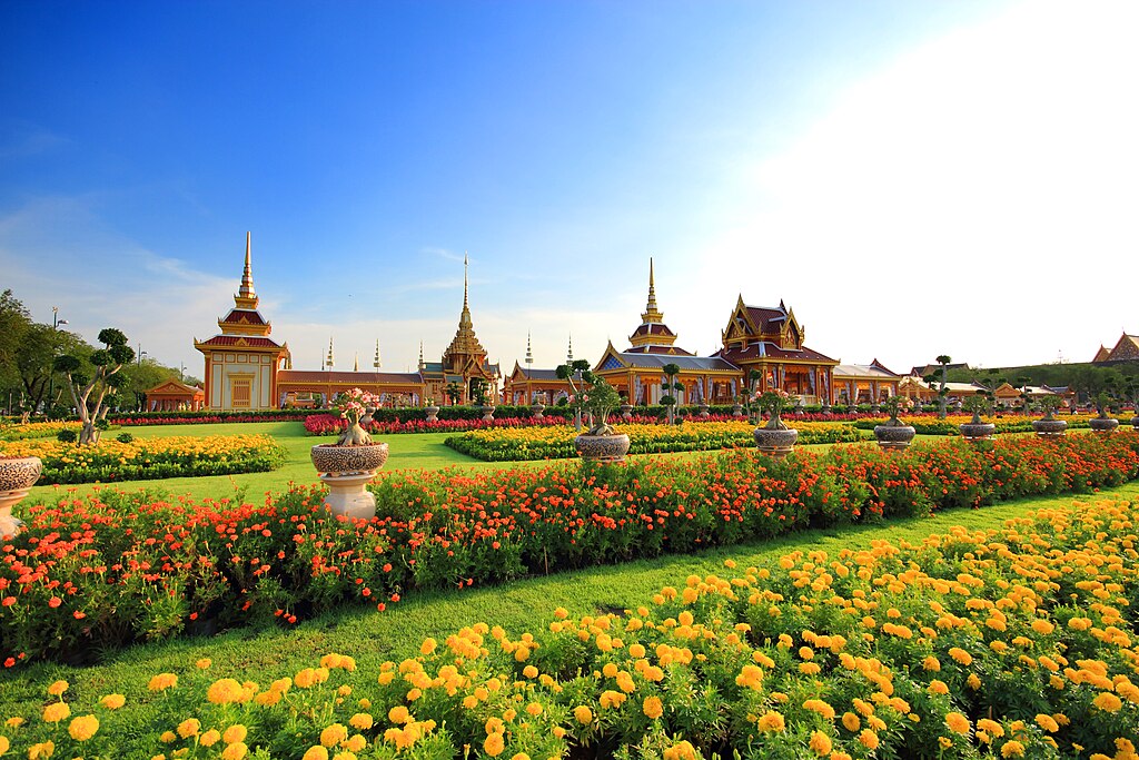 Parc de Sanam Luang en face du musée National à Bangkok – Photo de Yakuzakorat