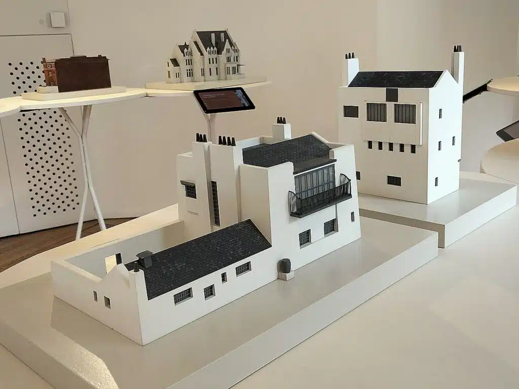 Maquette d'une maison de Charles R. Mackintosh à la Casa Vicens de Barcelone - Photo d'Enric - Licence ccbysa 4.0.