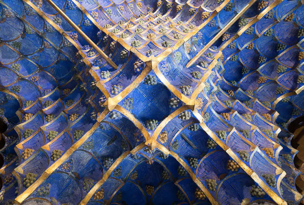 Plafond en nid d'abeilles dans la Casa Vicens de Barcelone - Photo de Clyde Charles Brown - Licence ccbysa 4.0