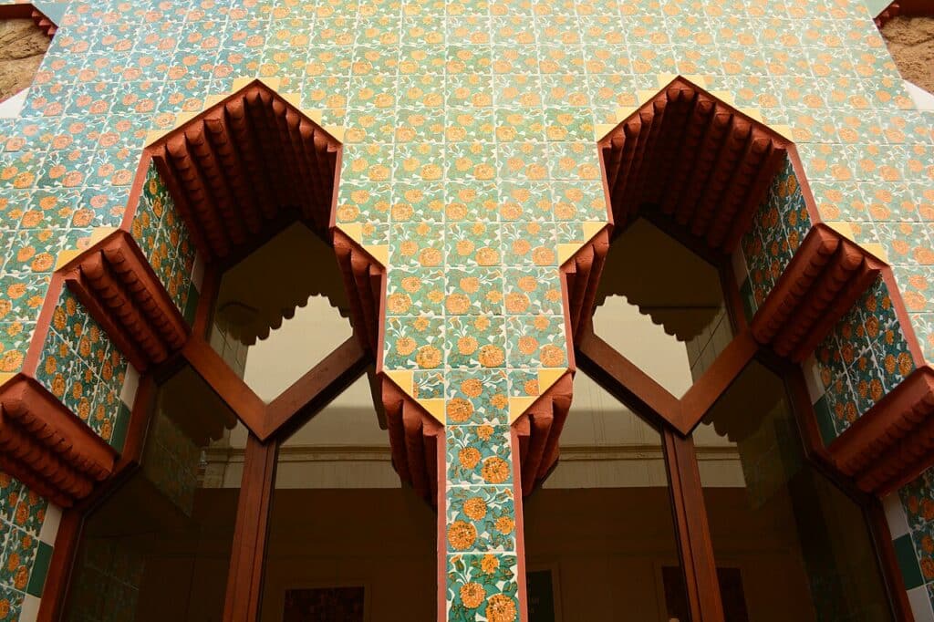 Arches d'inspiration islamique à la Casa Vicens de Barcelone - Photo de Joe Mabel - Licence ccbysa 4.0