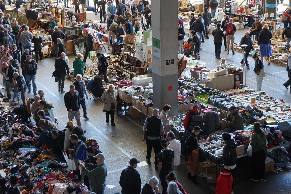 Marché aux puces Mercat dels Encants à Barcelone.