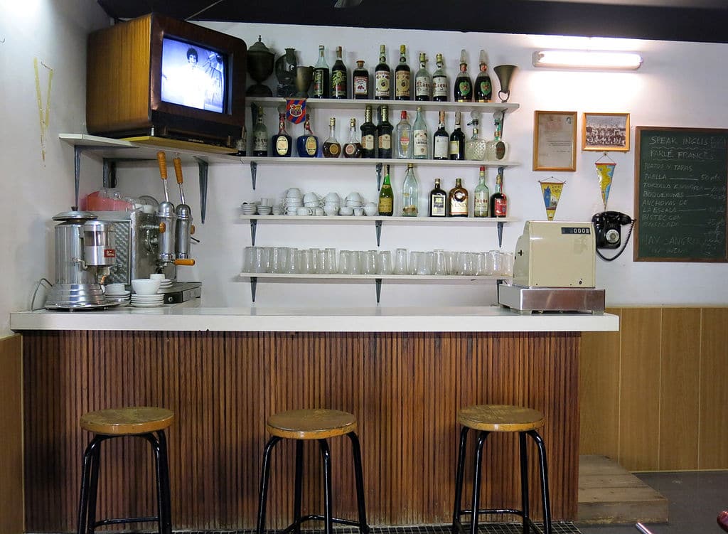 Reconstitution d'un bar dans les années 1960 dans le musée d'histoire de Catalogne - Photo de Enfo