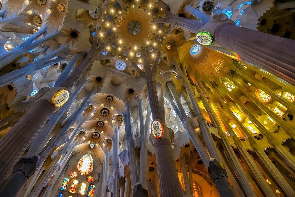 Plafond de la Basilique de la Sagrada Familia à Barcelone - Photo de Jorge Franganillo