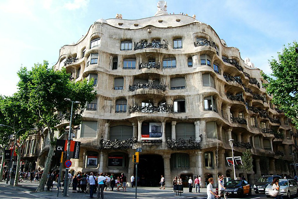 Quartier de l'Eixample à Barcelone avec ici la Casa Mila de Gaudi.
