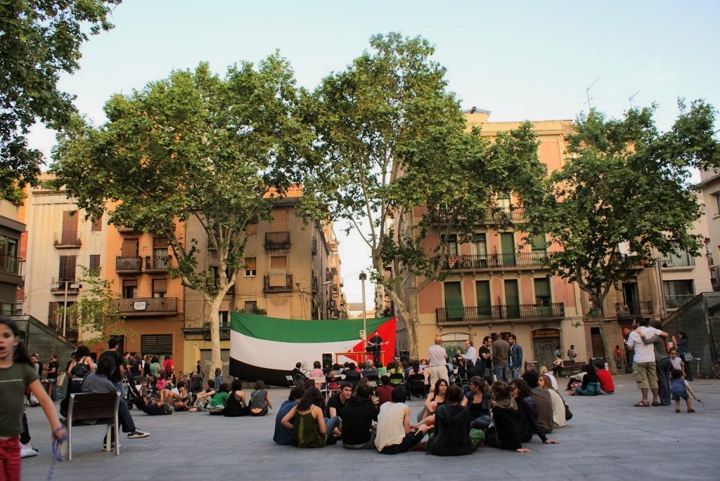 Sit-in pro palestinien sur une place de Gracia à Barcelone.