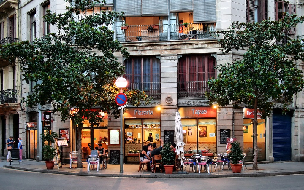 Bar dans le Raval, chouette quartier où boire un verre - Photo de Jorge Franganillo