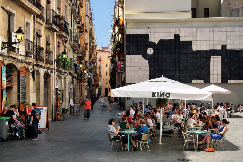 Terrasse dans le quartier du Raval à Barcelone - Photo de Jorge Franganillo