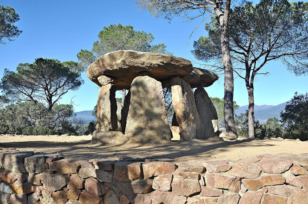 Dolmen dans le Parc del Montnegre à proximité de Barcelone - Photo d' Alberto G. Rovi - Licence ccbysa 3.0