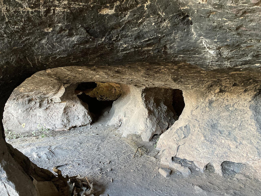 Grotte dans le massif de Sant Llorenc del Munt i l Obac - Photo de Romang - Licence ccbysa 4.0