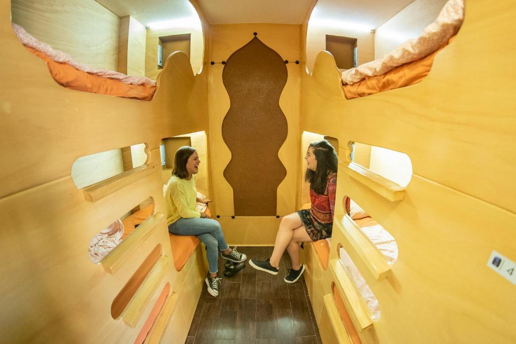 Hostel Onefam Paralelo, auberge de jeunesse à Barcelone.