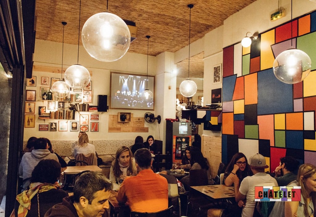 Bar Chatelet dans le quartier de Gracia à Barcelone.
