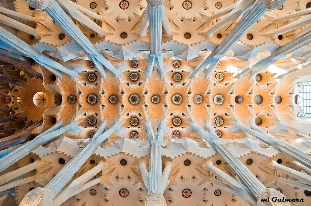 Plafond de la Basilique Sagrada Familia à Barcelone - Photo de Marc Guimerà